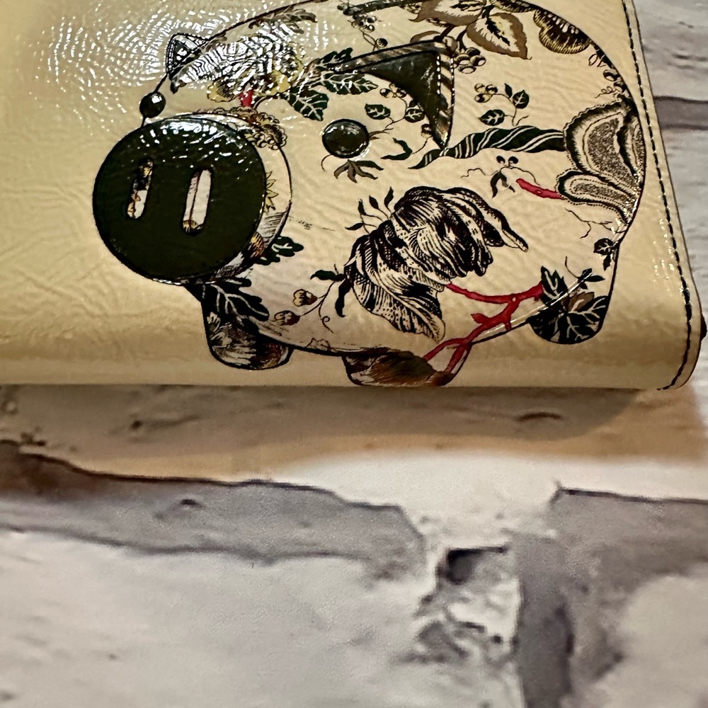 NWT patent leather Tory Burch wallet